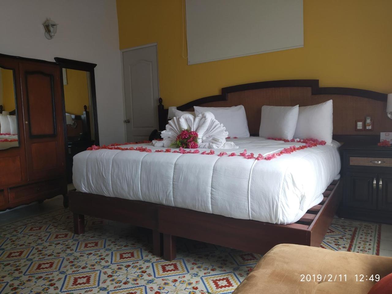 Casa San Juan Bed & Breakfast Merida Bagian luar foto